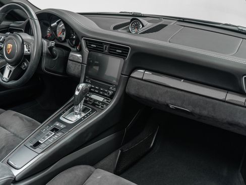 Used 2019 Porsche 911 Cabriolet image 14