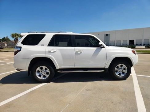 Used 2018 Toyota 4Runner SR5 Premium image 4