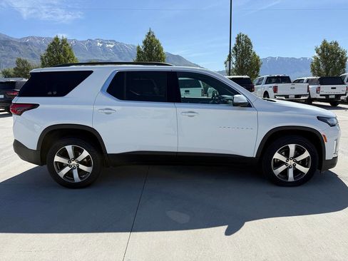 Used 2023 Chevrolet Traverse LT w/ LT Premium Package AWD/4WD image 2