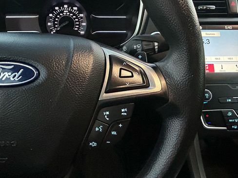 Used 2019 Ford Fusion SE image 15