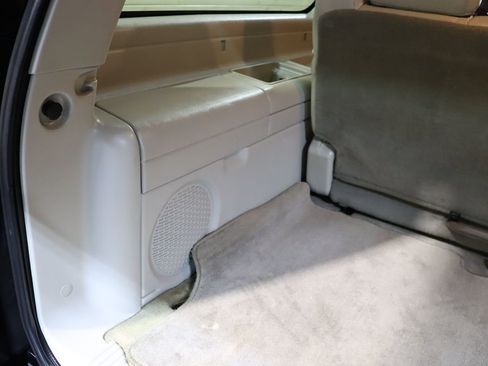 Used 2005 Cadillac Escalade ESV Platinum image 54