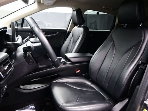 Used 2023 Lincoln Nautilus FWD w/ Premium Package image 9