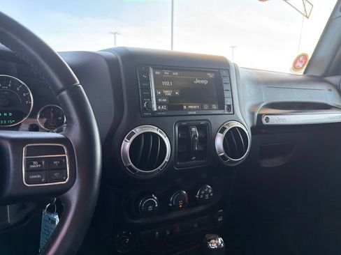 Used 2016 Jeep Wrangler Unlimited Rubicon w/ Connectivity Group AWD/4WD image 26