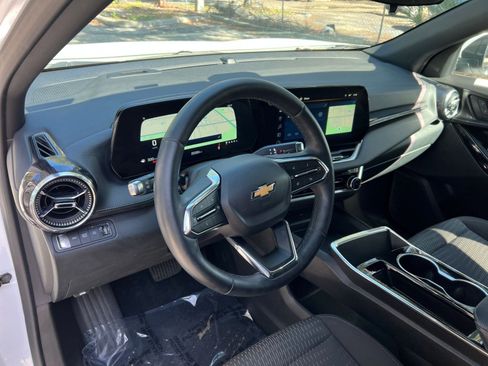 Used 2025 Chevrolet Equinox LT image 28