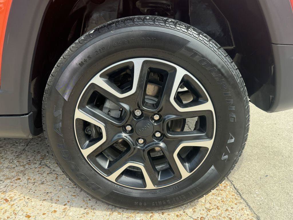 Used 2020 Jeep Compass Trailhawk AWD/4WD image 9