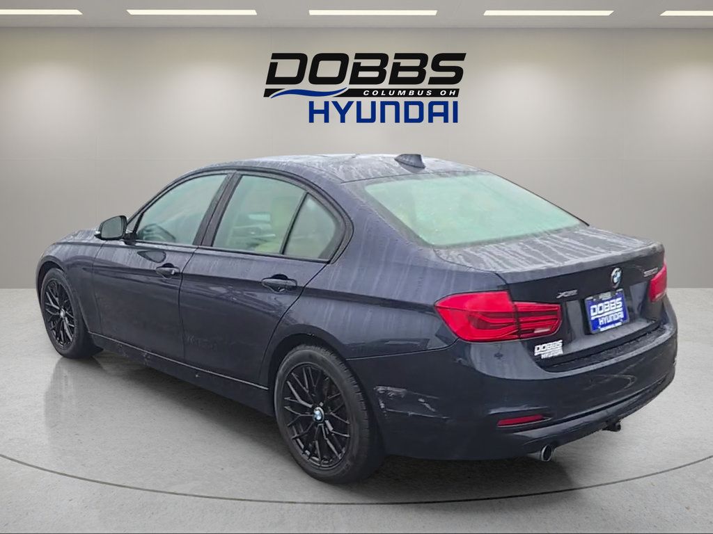 Used 2017 BMW 320i xDrive Sedan AWD/4WD image 3