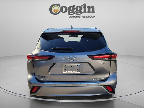 Certified 2025 Toyota Highlander Platinum AWD/4WD image 4