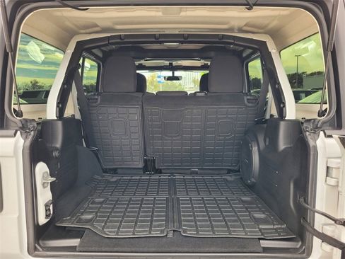 Used 2022 Jeep Wrangler Unlimited Rubicon image 13