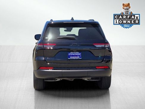 Used 2025 Jeep Grand Cherokee Altitude AWD/4WD image 5