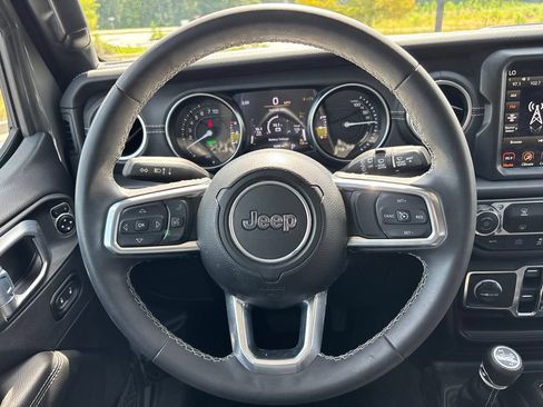 Used 2023 Jeep Wrangler Unlimited Sahara AWD/4WD image 29
