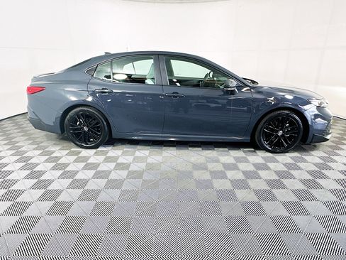 Used 2025 Toyota Camry SE w/ Convenience Package image 2