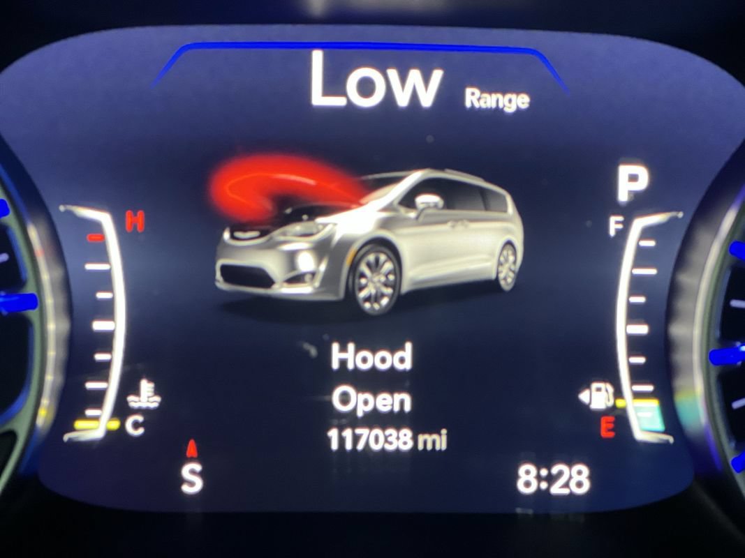Used 2018 Chrysler Pacifica Limited FWD image 19