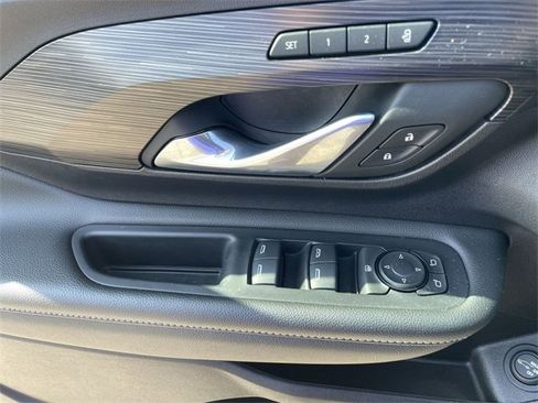 Used 2024 GMC Terrain SLT image 22