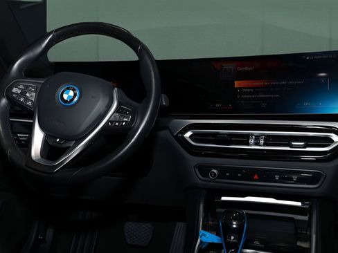 Used 2022 BMW i4 eDrive40 image 30