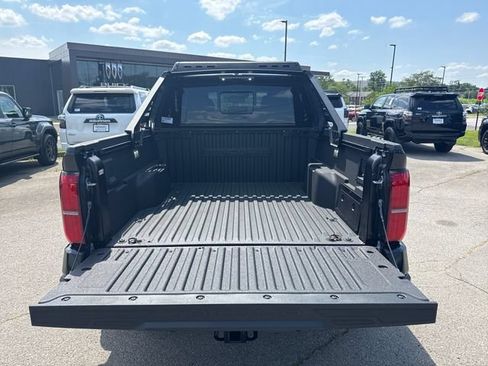 Used 2025 Toyota Tacoma TRD Pro AWD/4WD image 9