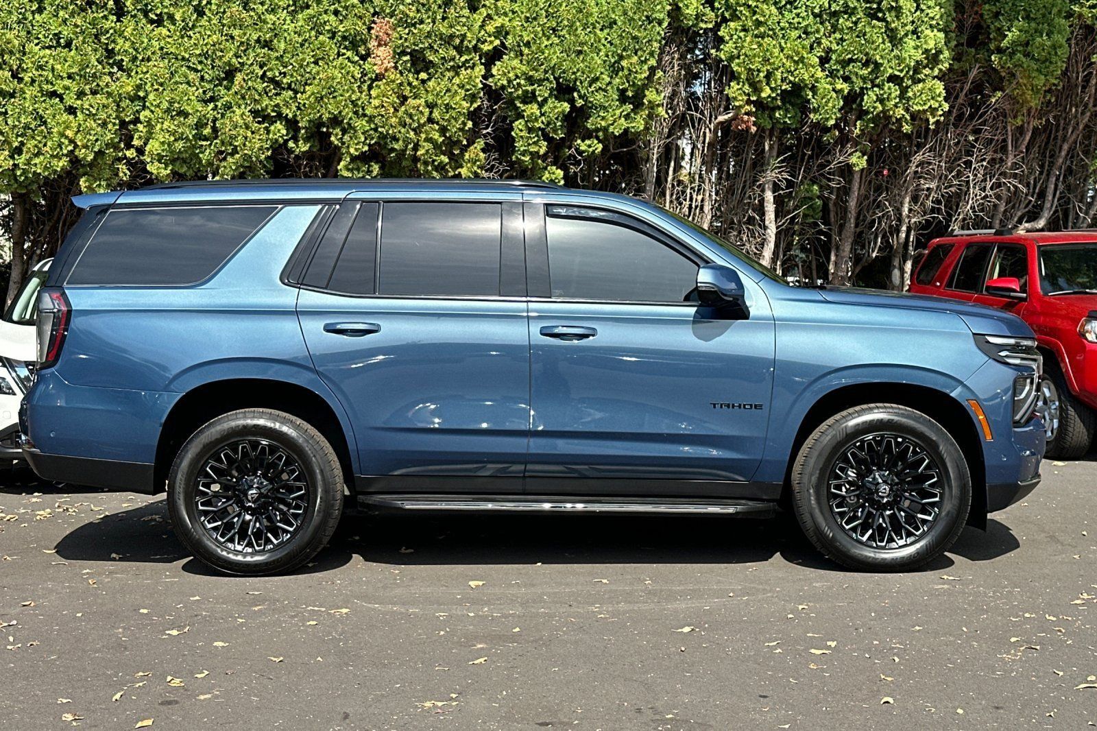 Used 2025 Chevrolet Tahoe LT w/ Comfort Package AWD/4WD image 3
