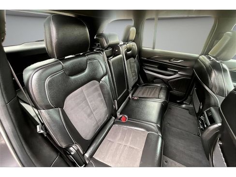 Used 2024 Jeep Grand Cherokee Altitude AWD/4WD image 41