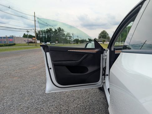 Used 2023 Tesla Model Y Long Range AWD/4WD image 9