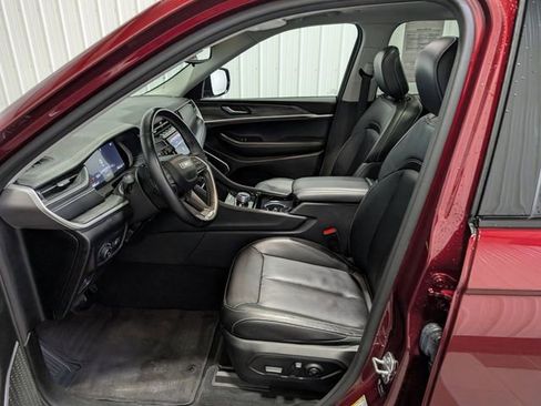 Used 2022 Jeep Grand Cherokee L Limited AWD/4WD image 17