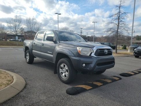 Used 2015 Toyota Tacoma PreRunner image 3