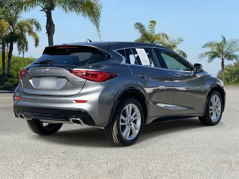 Certified 2018 INFINITI QX30 LUXE image 4