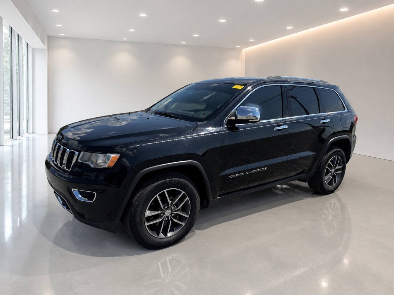 Used 2018 Jeep Grand Cherokee Limited AWD/4WD image 2