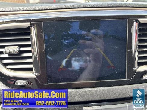 Used 2017 Chrysler Pacifica Touring w/ Tire & Wheel Group FWD image 22