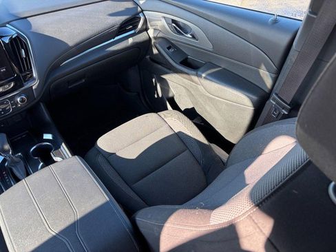 Used 2023 Chevrolet Traverse LT image 15