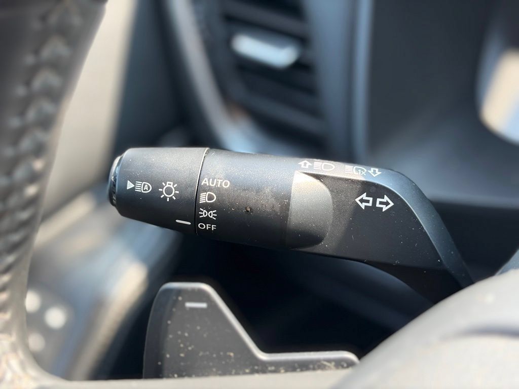 Used 2025 Nissan Rogue SV AWD/4WD image 26