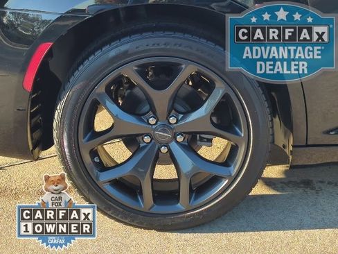 Used 2023 Chrysler 300 Touring w/ Sport Appearance Package image 3
