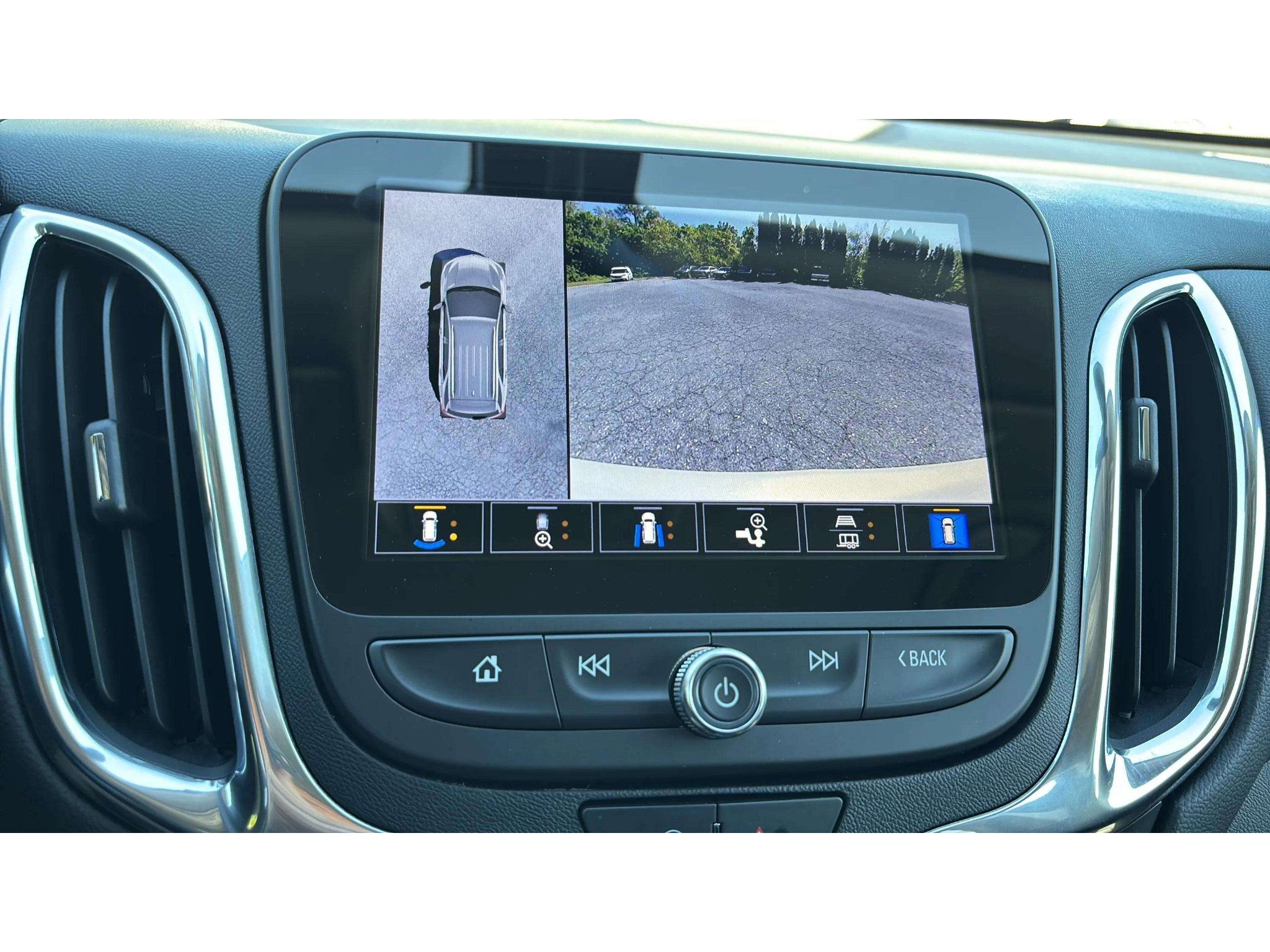 Used 2023 Chevrolet Equinox LT AWD/4WD image 16