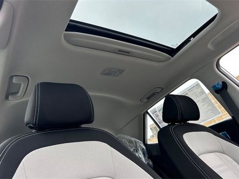 New 2025 Hyundai Venue SEL image 13