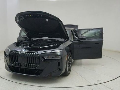 Used 2026 BMW 740i w/ Premium Package RWD image 76
