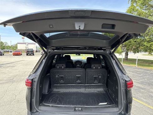 Certified 2023 Chevrolet Traverse LT w/ LPO, Floor Liner Package AWD/4WD image 50