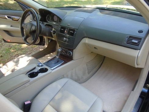 Used 2009 Mercedes-Benz C 300 Sedan image 26