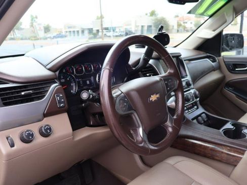 Used 2017 Chevrolet Suburban LT image 15