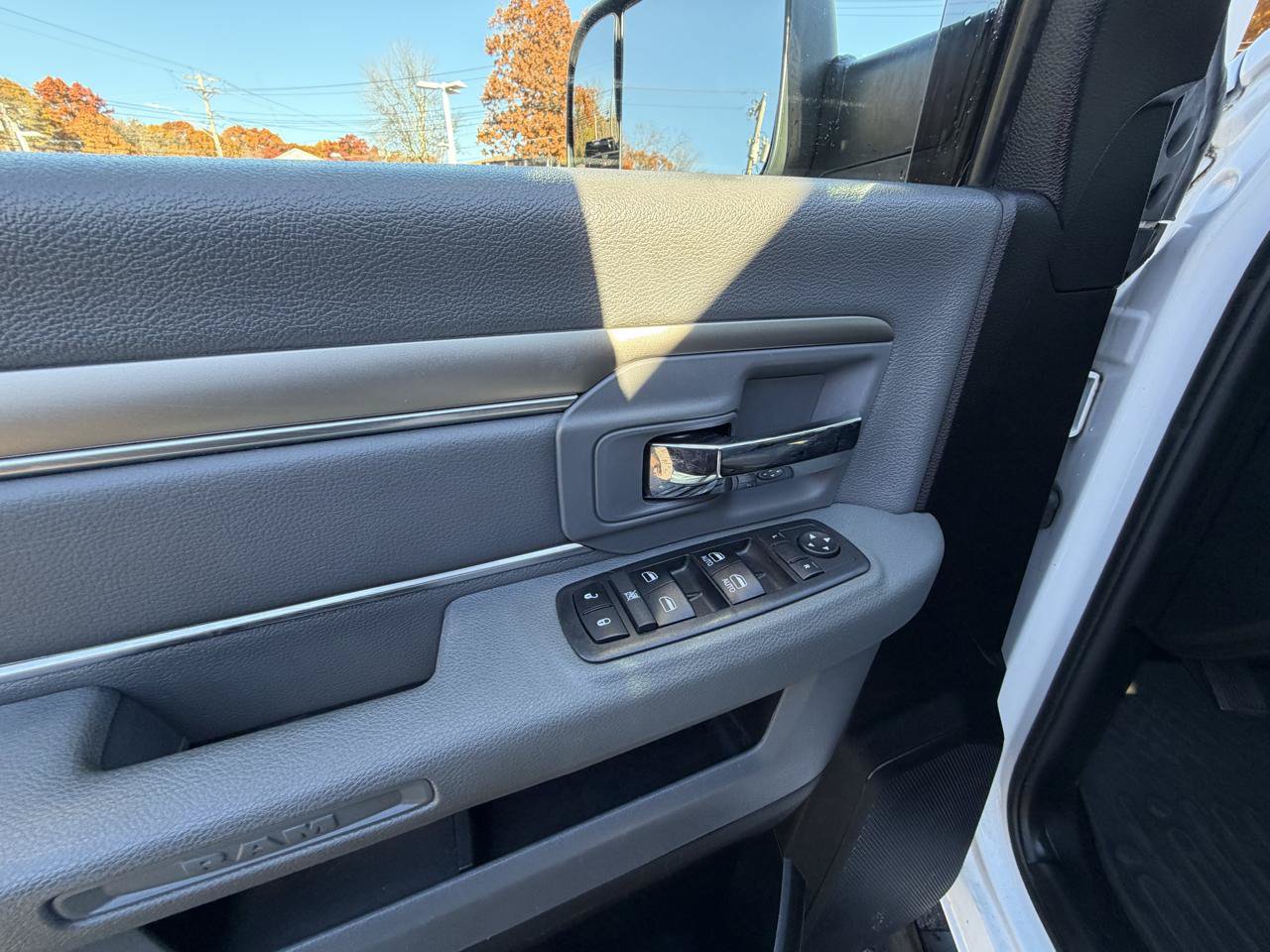 Used 2018 RAM 3500 SLT AWD/4WD image 28