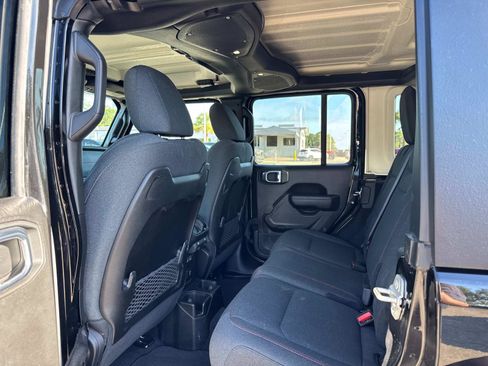 Used 2024 Jeep Wrangler Unlimited Rubicon AWD/4WD image 15