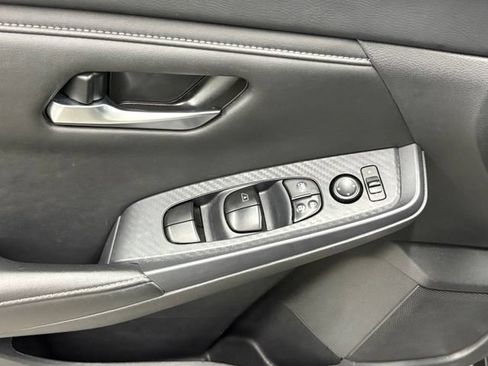Used 2024 Nissan Sentra SV FWD image 11
