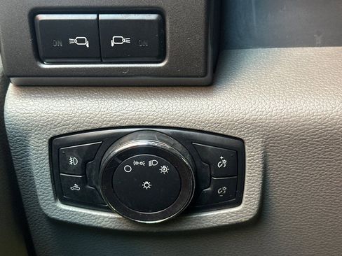 Used 2018 Ford F350 XLT w/ XLT Premium Package AWD/4WD image 32