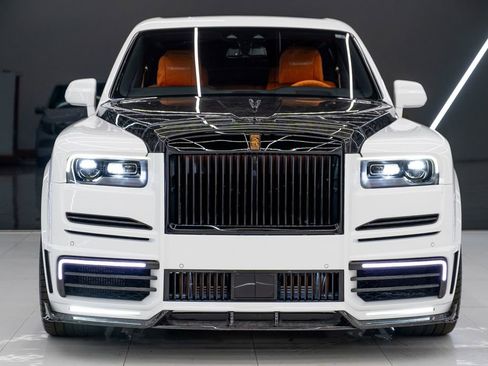 Used 2024 Rolls-Royce Cullinan AWD/4WD image 2