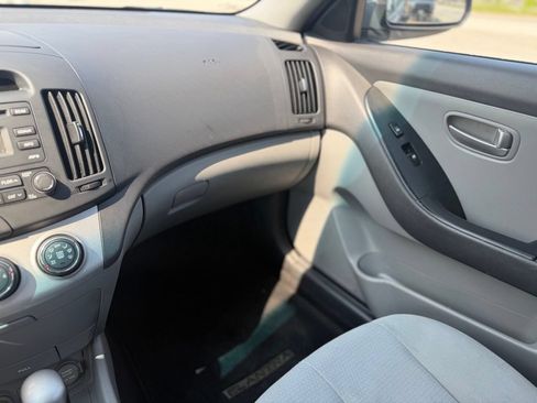 Used 2009 Hyundai Elantra SE FWD image 23