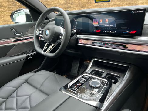 Used 2025 BMW 740i xDrive w/ Premium Package image 11