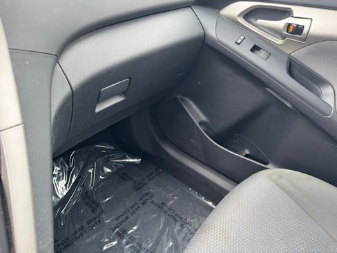 Used 2010 Toyota Matrix FWD image 21