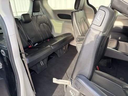 Used 2020 Chrysler Voyager Lxi image 33