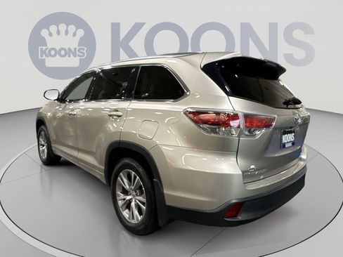 Used 2015 Toyota Highlander XLE AWD/4WD image 4