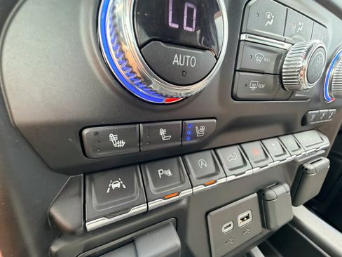 Used 2020 GMC Sierra 1500 AT4 w/ AT4 Premium Package AWD/4WD image 18