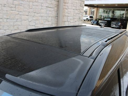 Used 2023 Land Rover Defender 110 S image 4