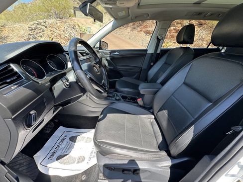 Used 2019 Volkswagen Tiguan SE image 13