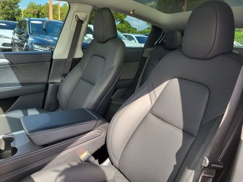 Used 2024 Tesla Model Y Long Range AWD/4WD image 26